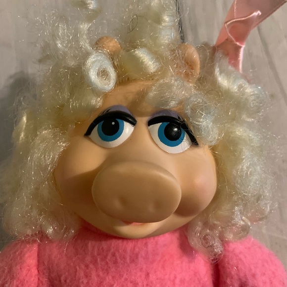 Direct Connect Intl Miss Piggy 🐷 Character Plush - Picture 2 of 7